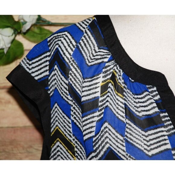 Daniel Rainn Blue Chevron Sleeveless Sheer Blouse Size 2X V-Neck Half Button Up - Picture 3 of 11